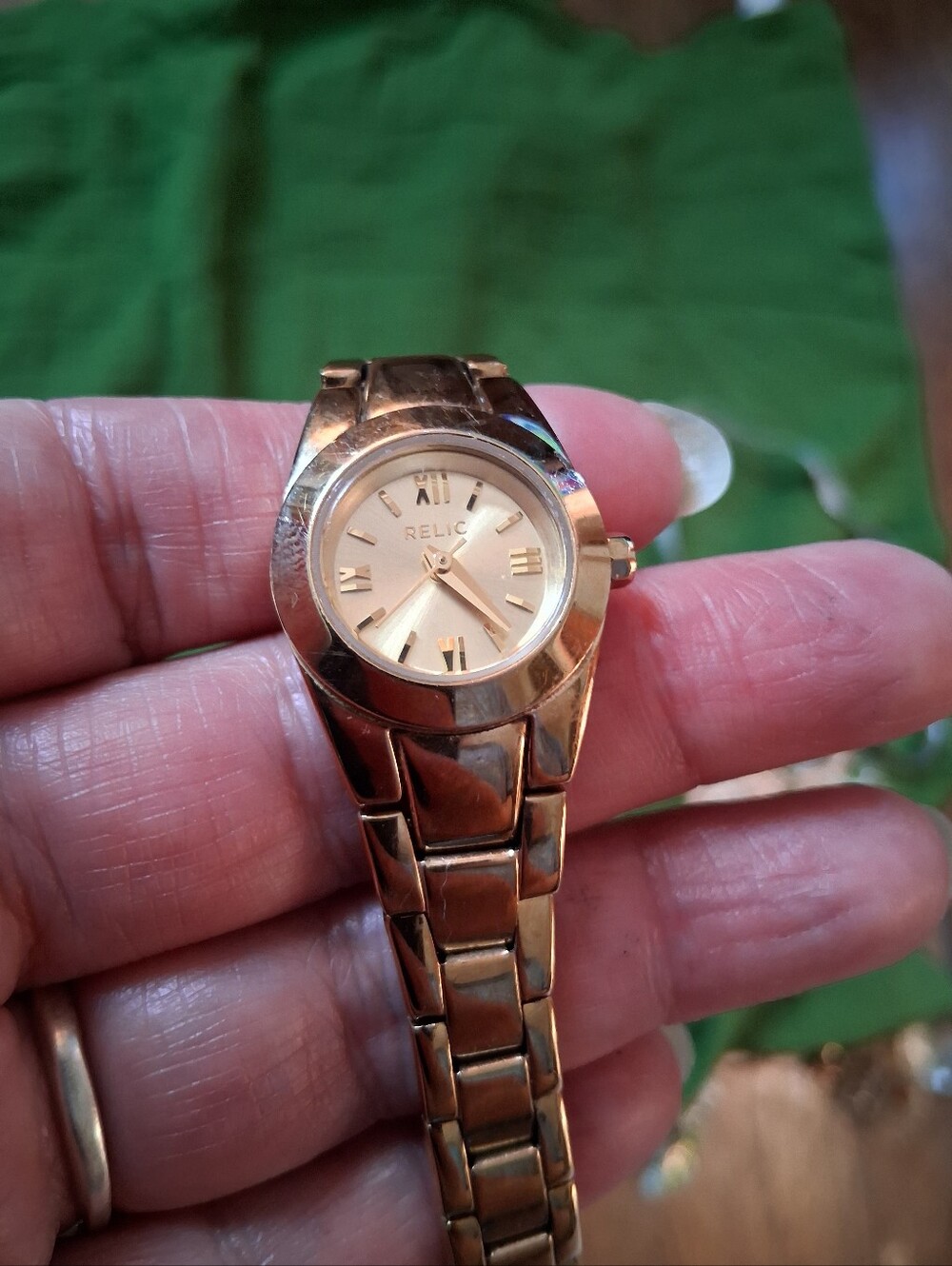 Relic Gold Tone Women's Dainty Bracelet Watch 6.25" Untested